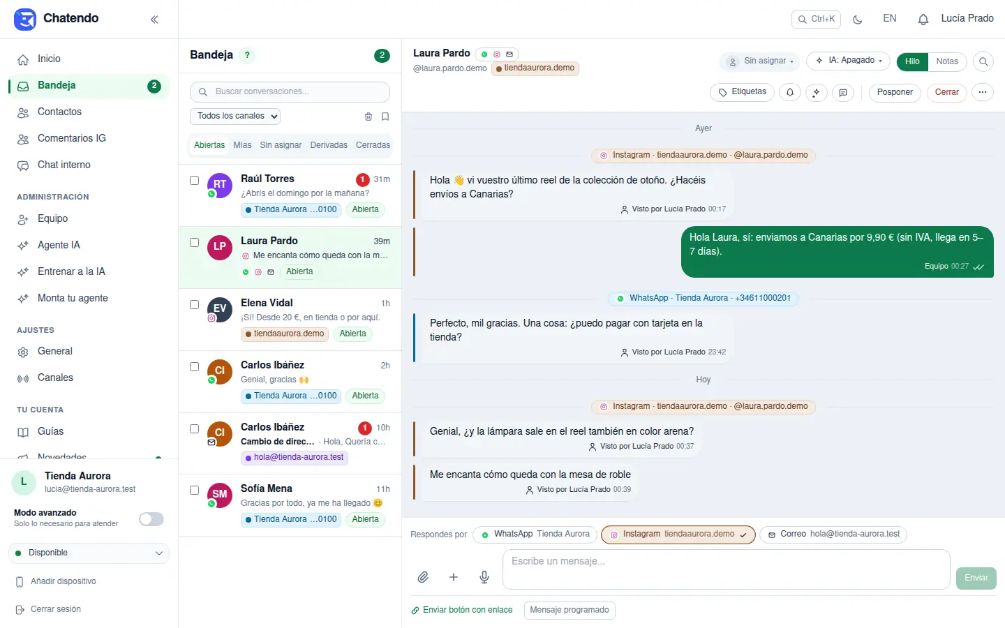 La Bandeja con Laura Pardo, que escribe por WhatsApp, Instagram y correo: una sola fila en la lista y, en el hilo, sus mensajes de cada canal juntos, con «Respondes por» sobre la caja de escribir