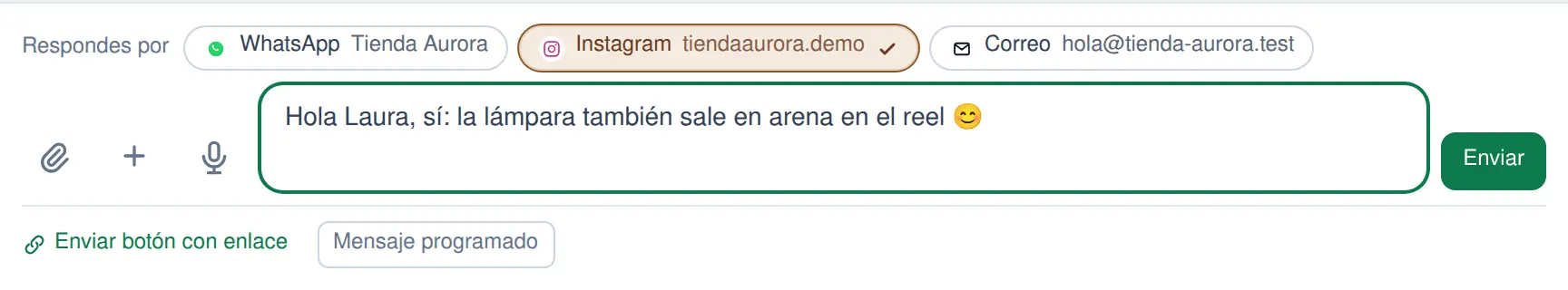 Sobre la caja de escribir, «Respondes por» con los tres canales de la persona y Instagram marcado