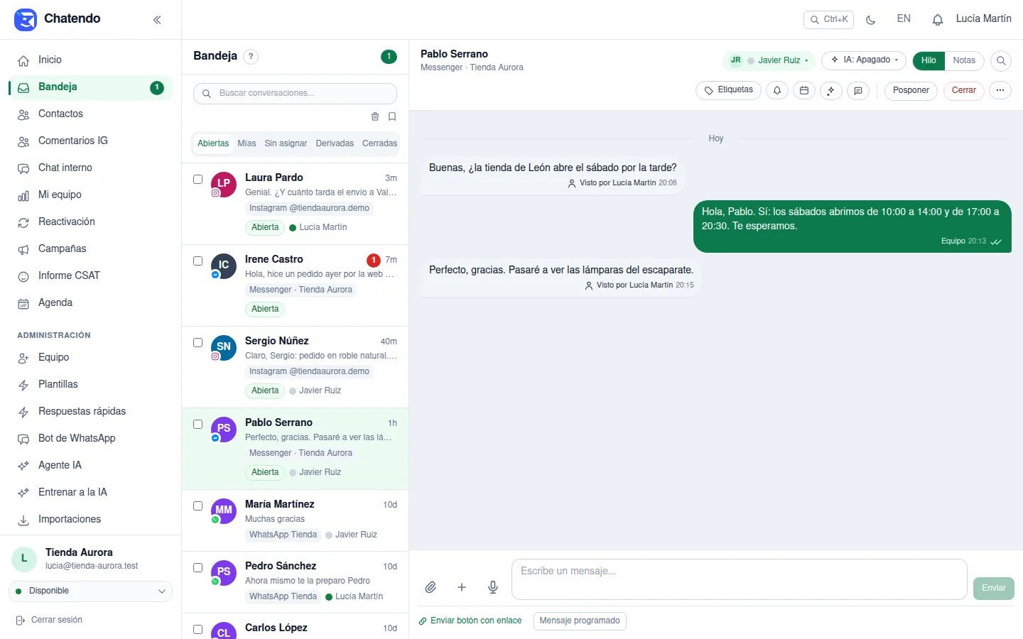 Conversación de Messenger en la bandeja de Chatendo con la respuesta del equipo y las confirmaciones de lectura del cliente